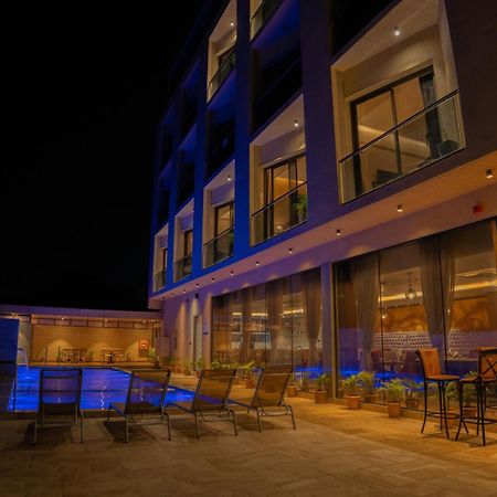 Hotel Pride Elite, Daman Exterior foto
