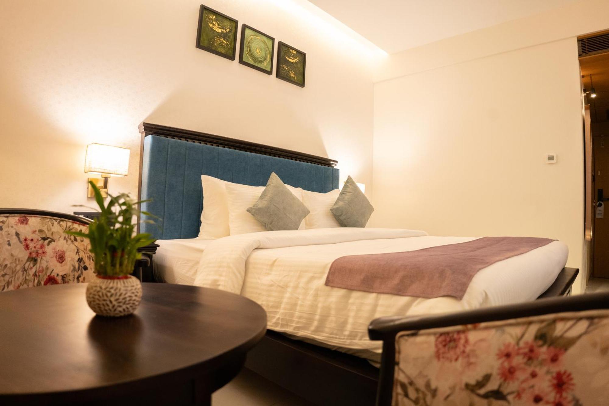Hotel Pride Elite, Daman Exterior foto