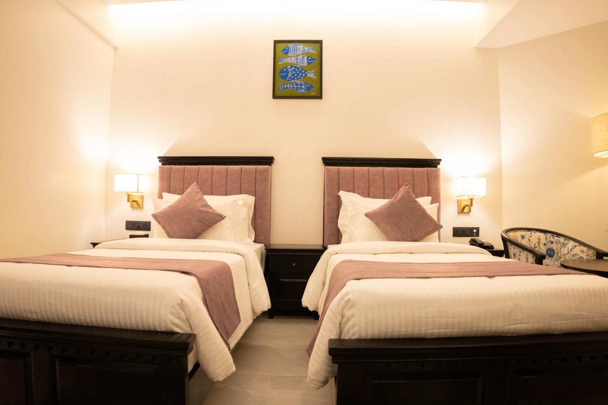 Hotel Pride Elite, Daman Exterior foto