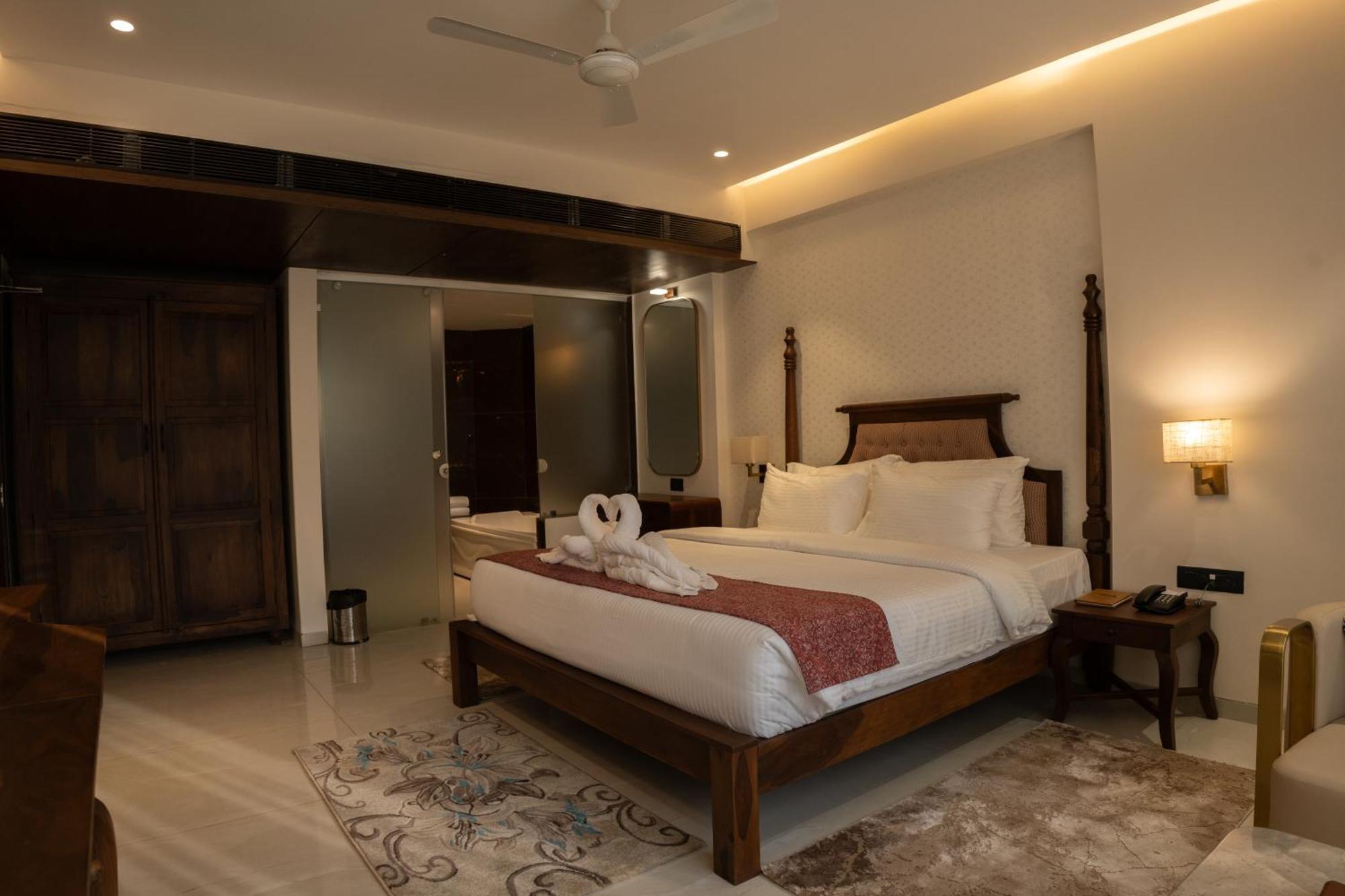 Hotel Pride Elite, Daman Exterior foto