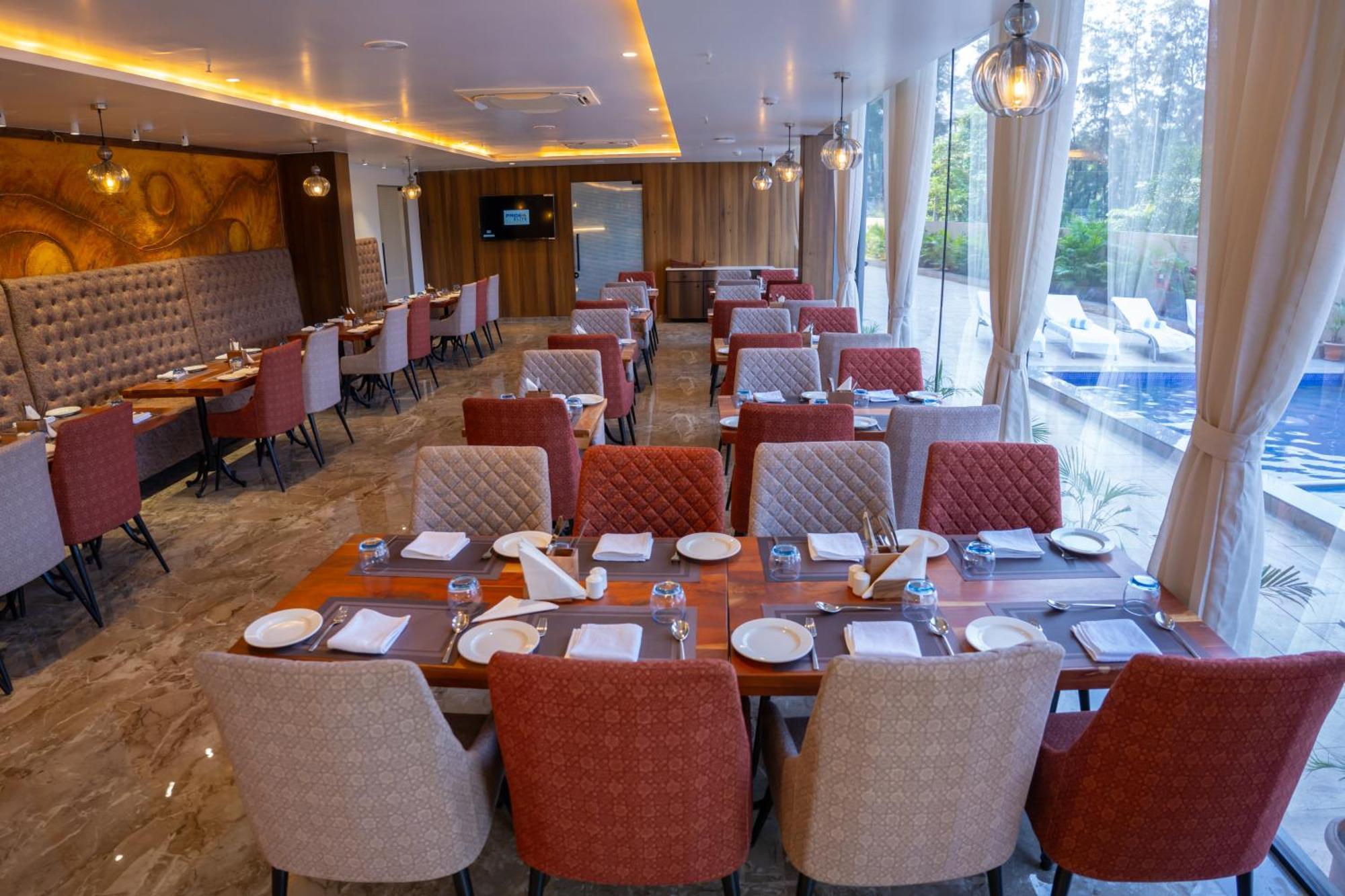 Hotel Pride Elite, Daman Exterior foto