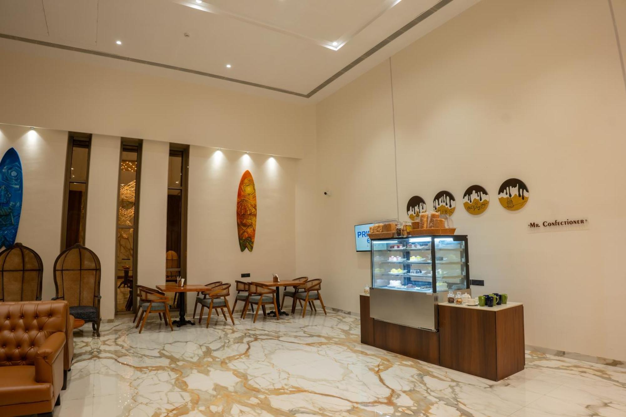 Hotel Pride Elite, Daman Exterior foto