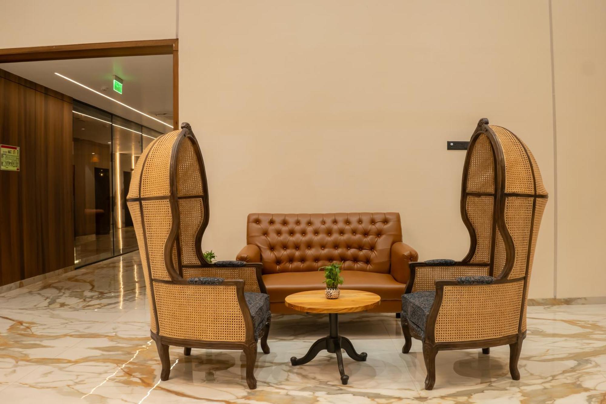 Hotel Pride Elite, Daman Exterior foto