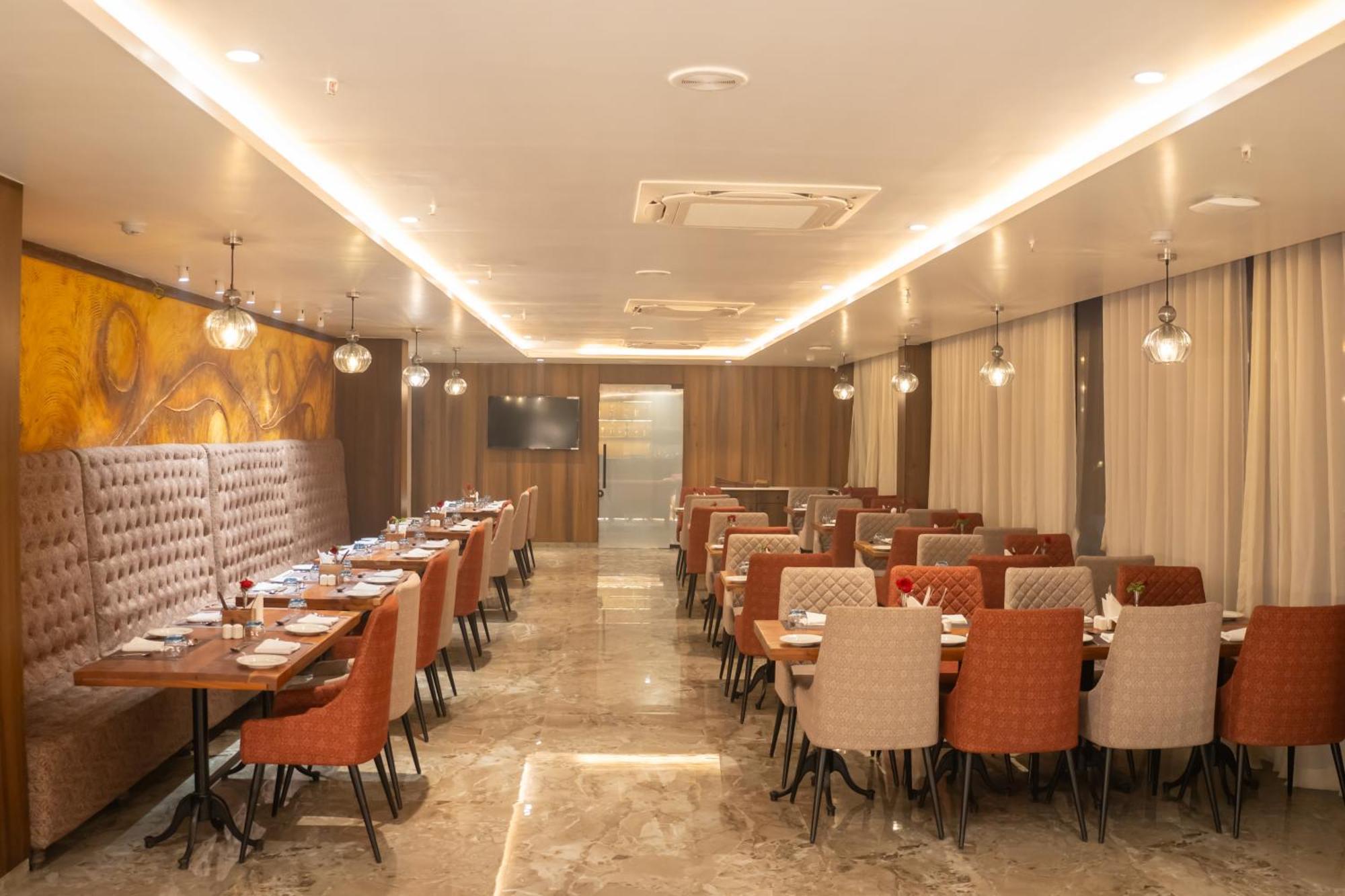 Hotel Pride Elite, Daman Exterior foto