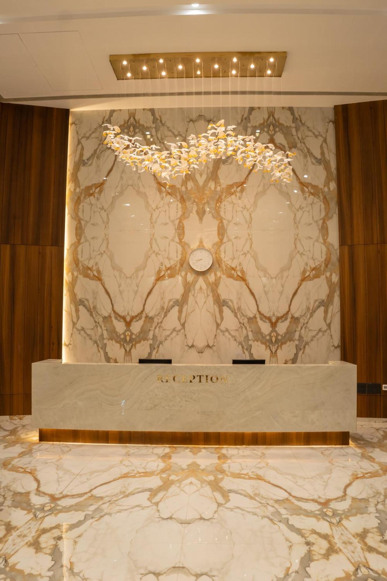 Hotel Pride Elite, Daman Exterior foto